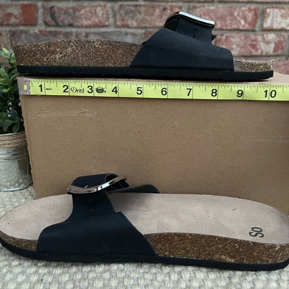 Black slip on sandal with arch support.  Size 10 - Picture 2 of 9